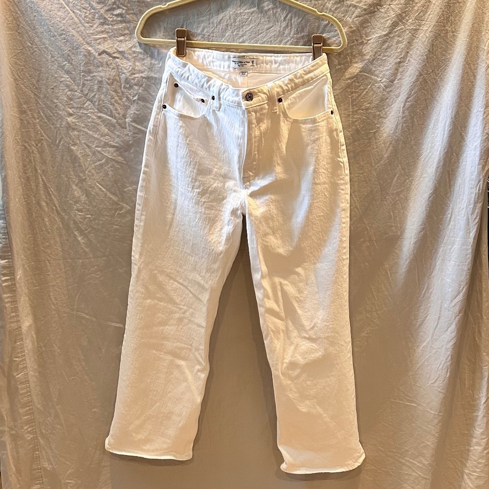 Abercrombie 90's Relaxed High Rise Curve Love White Jeans